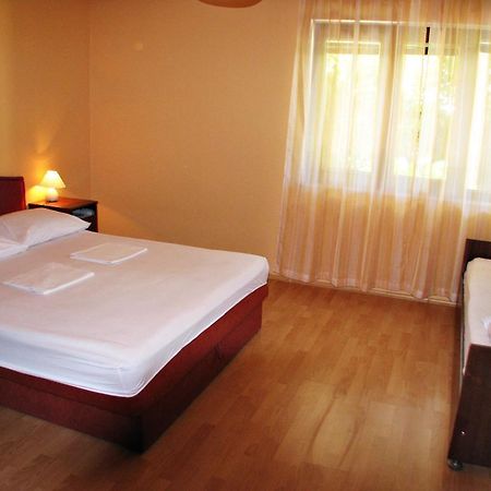 Apartments Miljak Omis Exterior photo